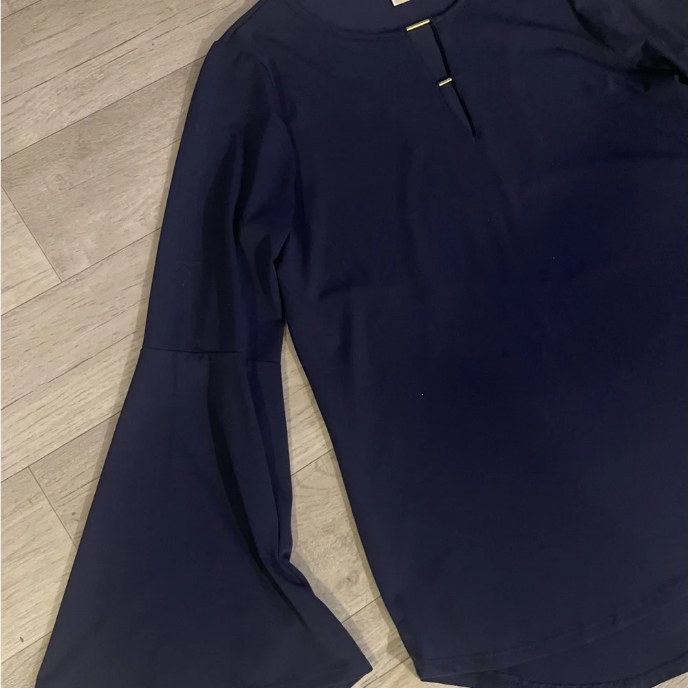 Michael kors bell sleeved Elegant Navy Women's Top open gold v neck medium
